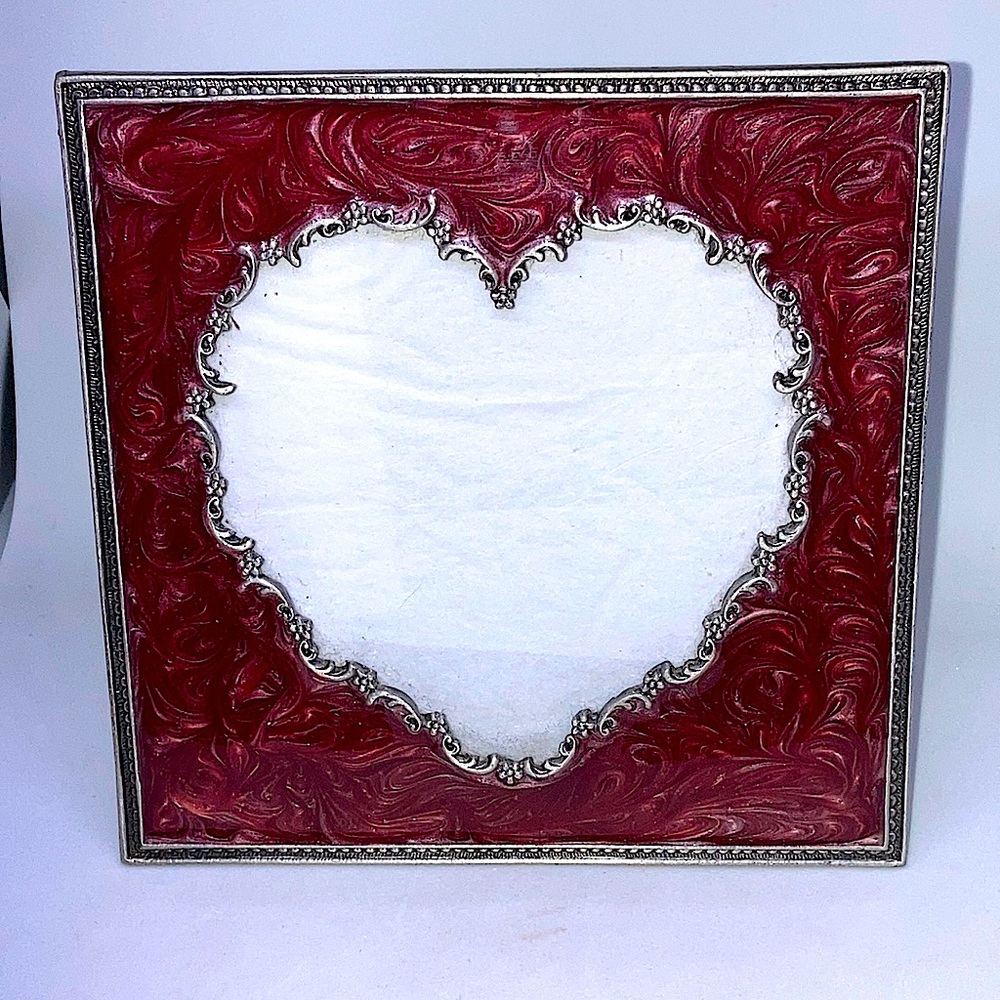 Red enamel tabletop picture frame Valentaine’s day heart 5” x 5”